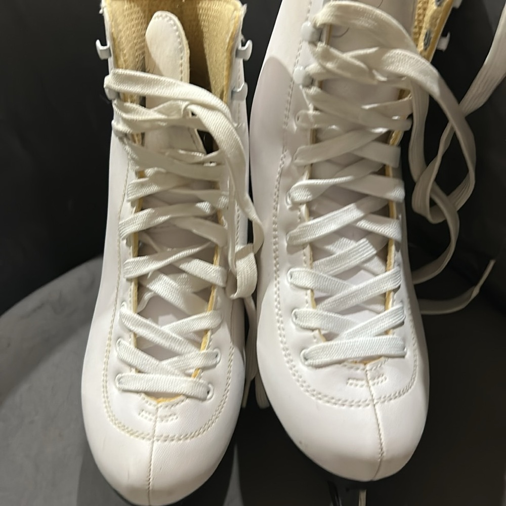 Girls Ice Skates - White - Bladerunner Solstice - worn once - Picture 5 of 6